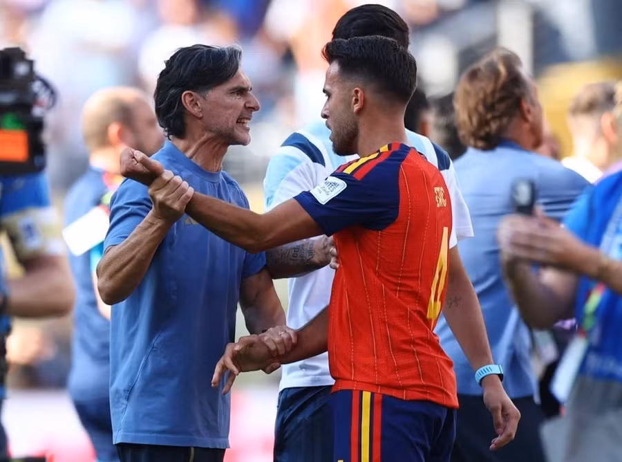 Trợ lý Roberto Ayala thừa nhận bản thân mất kiểm soát sau trận Argentina thua Tây Ban Nha 0-1 tại chung kết World Cup 2026. Ảnh: Reuters. argentina.jpg
