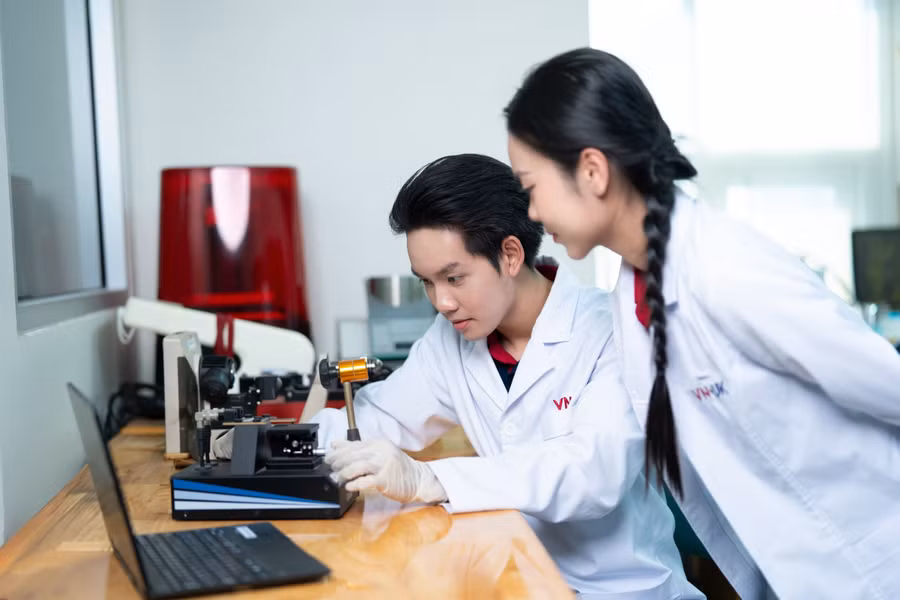 Sinh viên Viện Nghiên cứu và Đào tạo Việt - Anh, Đại học Đà Nẵng. Ảnh: VNUK. sv.jpg