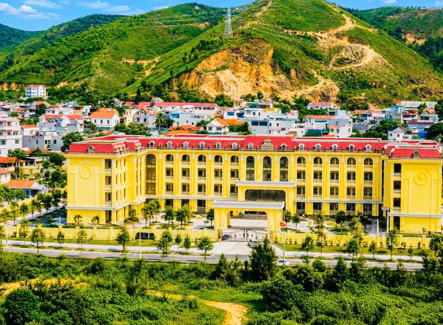 Trường THCS Hạ Long (Đặc khu Vân Đồn) đang dần hoàn thiện và đưa vào sử dụng.