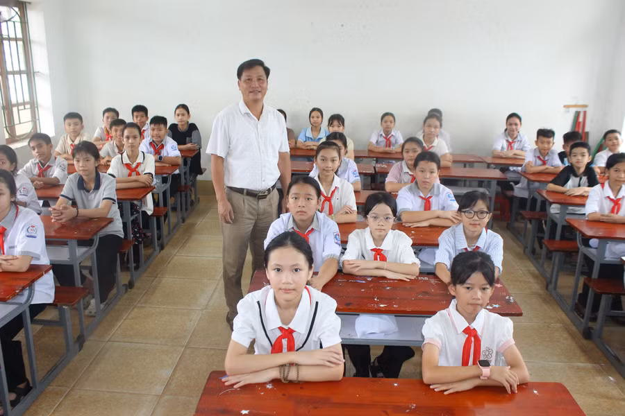 Theo kế hoạch sắp xếp, Trường THCS Tân Vịnh sẽ sáp nhập với Trường THCS Quang Trung và Trường THCS Thạch Trung, lấy tên Trường THCS Quang Trung img-9975.jpg