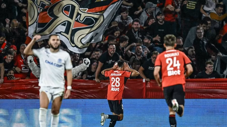 Tiền vệ Adrien Thomasson ghi bàn duy nhất giúp Rennes đánh bại Marseille và tạm vươn lên dẫn đầu Ligue 1. Ảnh: AS. ma-son.jpg
