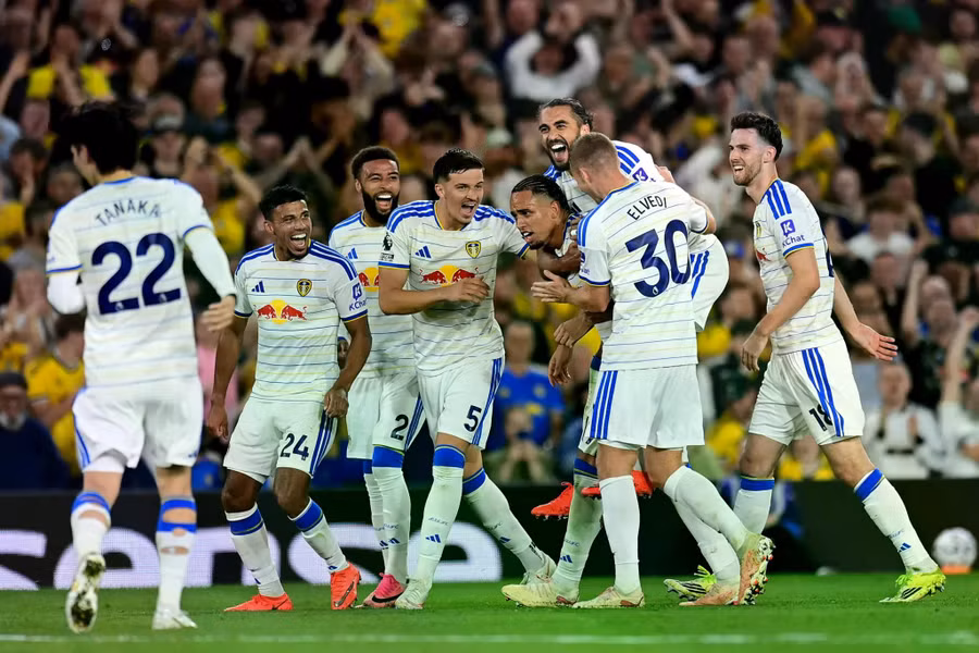Các cầu thủ Leeds ăn mừng trong chiến thắng 4-1 trước Newcastle, trận đấu đưa đội chủ sân Elland Road lên thứ 3 Ngoại hạng Anh. Ảnh: Getty Images. ncs-1.jpg