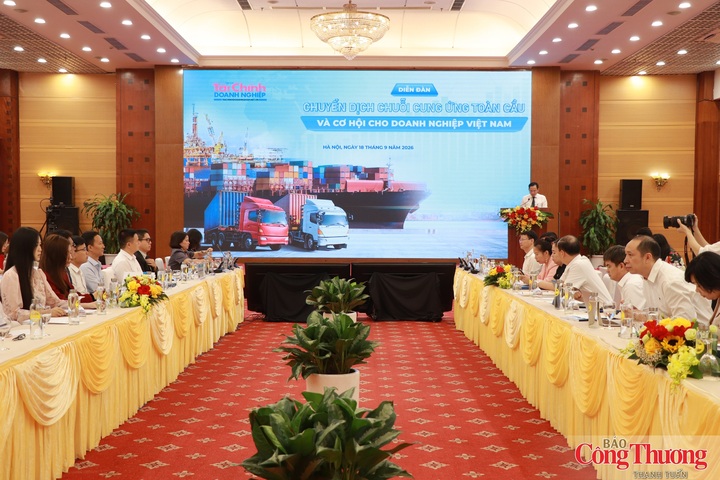 Quang cảnh diễn đàn.