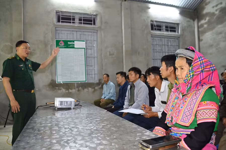Các hộ dân được hướng dẫn kỹ thuật trồng sâm Lai Châu. lai-chau-3.jpg