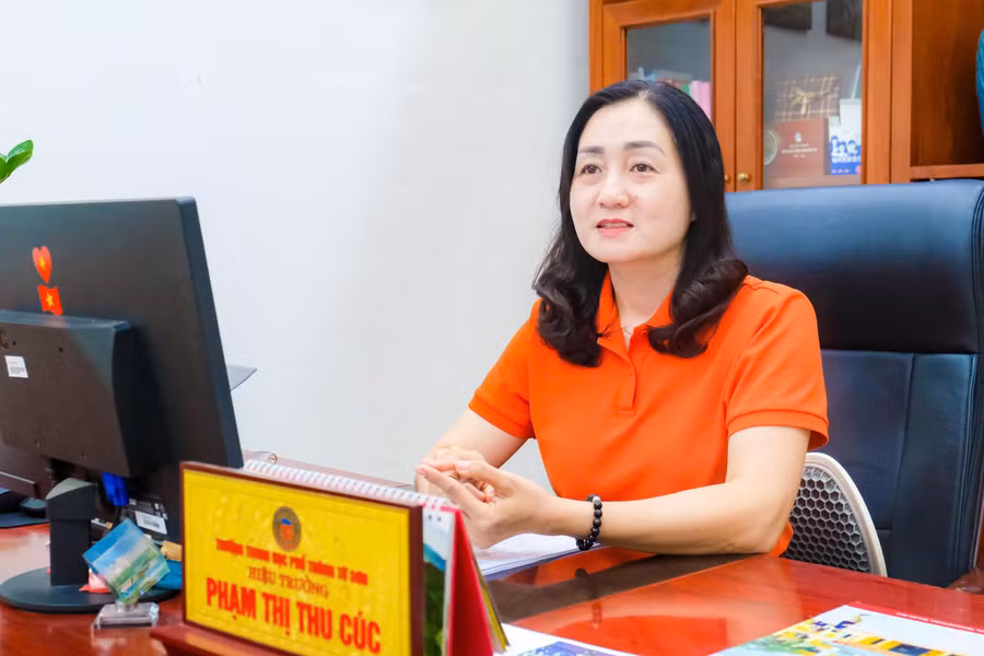 Nhà giáo Phạm Thị Thu Cúc, Hiệu trưởng Trường THPT Từ Sơn. ts-6.jpg