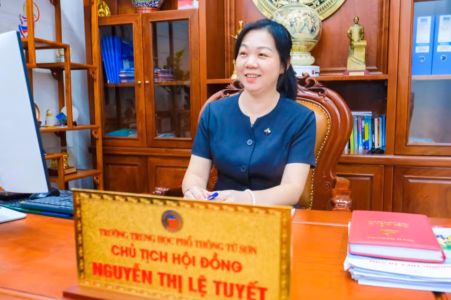 Bà Nguyễn Thị Lệ Tuyết, Chủ tịch Hội đồng Trường THPT Từ Sơn chia sẻ với Báo GD&TĐ. ts-7.jpg