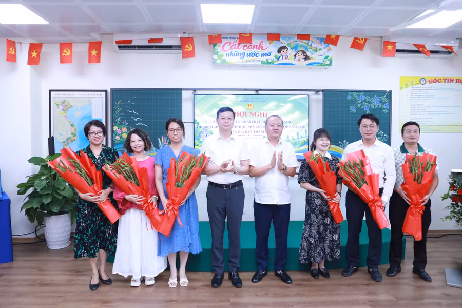 Các cán bộ, giảng viên thuộc Trường Đại học Thủ đô Hà Nội được tuyên dương. kl-6.jpg