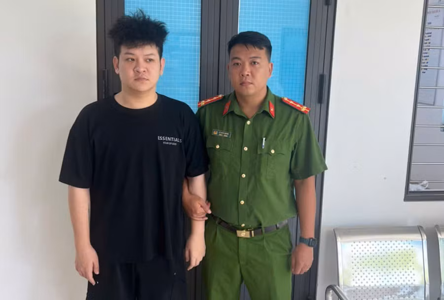 CHEN YUSEN (quốc tịch Trung Quốc) tại Cơ quan Công an. Ảnh: Công an tỉnh Hưng Yên