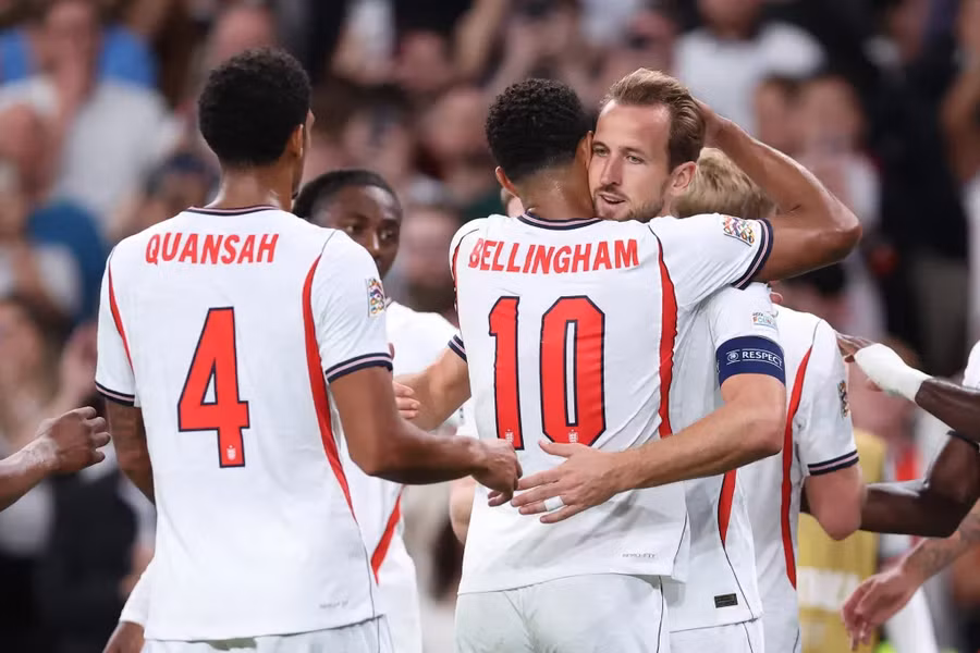 Harry Kane và Jude Bellingham ăn mừng bàn thắng nâng tỷ số lên 2-0 trước Séc tại Wembley rạng sáng 7/10. Ảnh: Getty.. kane.png