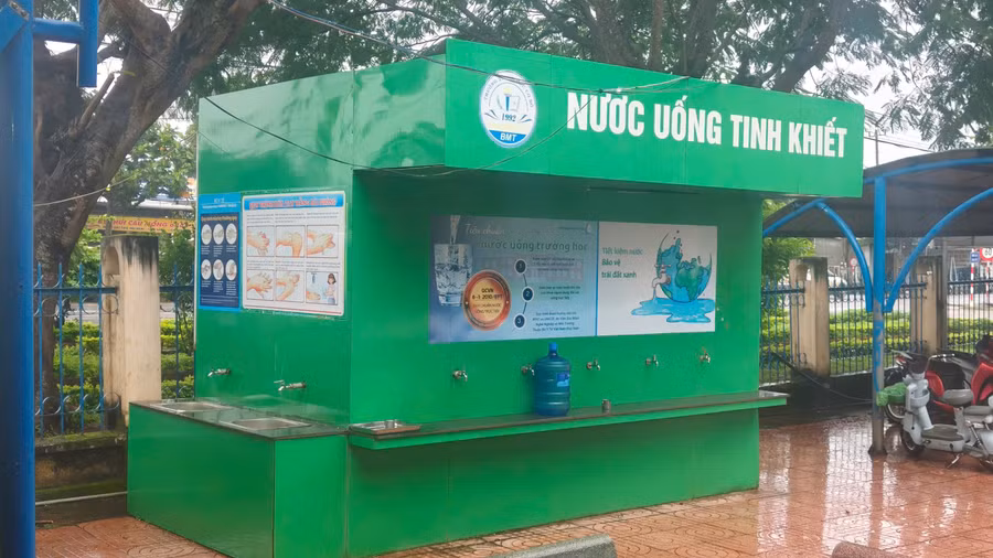 Hệ thống máy lọc nước tại Trường Tiểu học và THCS Trần Quang Diệu. (Ảnh: T.H)