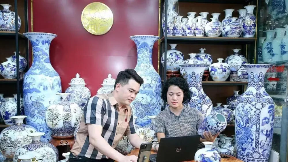 Ứng dụng thương mại điện tử trong phát triển làng nghề truyền thống