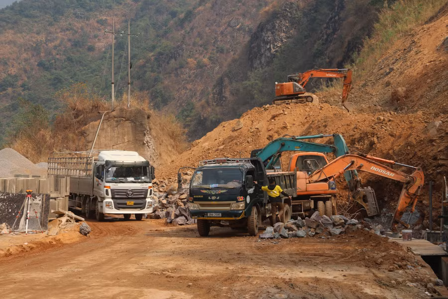 Tỉnh Sơn La chú trọng xây dựng đường sá, để phát triển kinh tế - xã hội tại các xã vùng cao. img-4168.jpg
